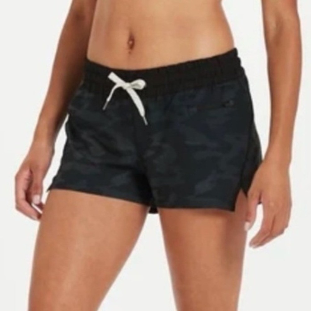 Vuori Clementine Running Shorts Women XS Black Camo Performance VW304 Drawstring
